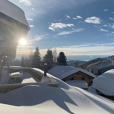 Heidi Falkert Heidialm - Bergwinter Dağ evi